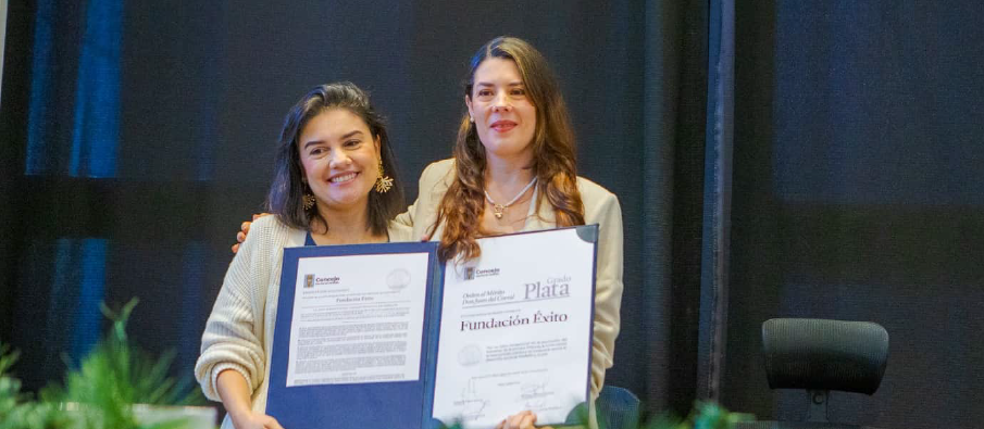 directora fundacion exito